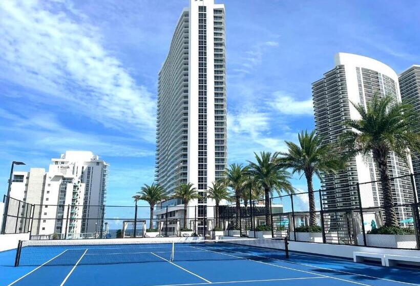 Hyde Beach House Lux Apartment