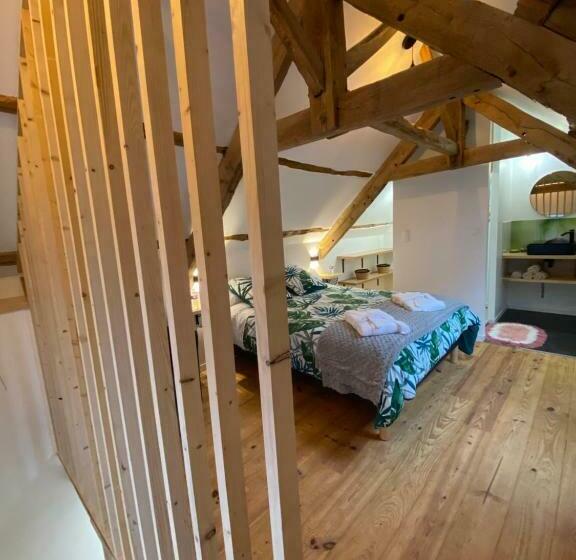 פנסיון A La Mémoire De Merlin