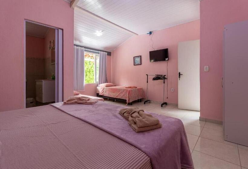 تختخواب و صبحانه Suítes Valdira