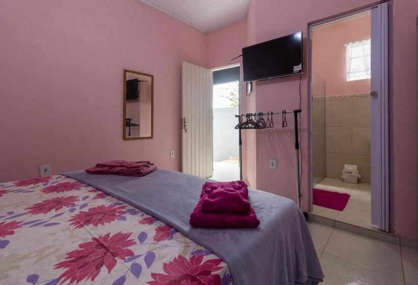 تختخواب و صبحانه Suítes Valdira