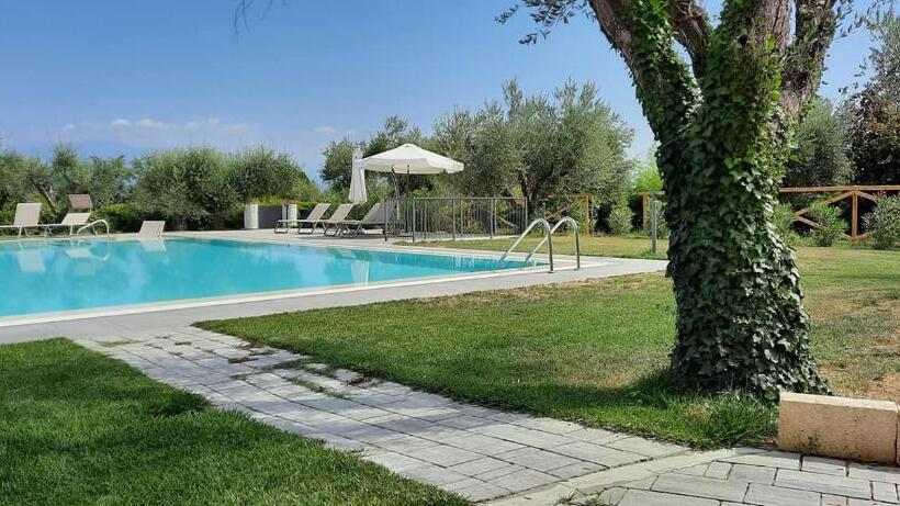 تختخواب و صبحانه Villa Athena Charme