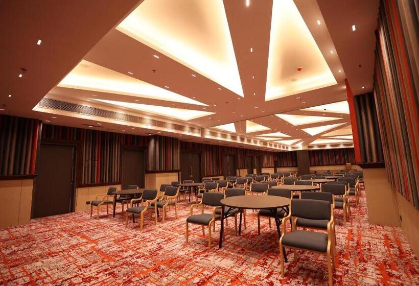 هتل Holiday Inn Express & Suites Jaipur Gopalpura