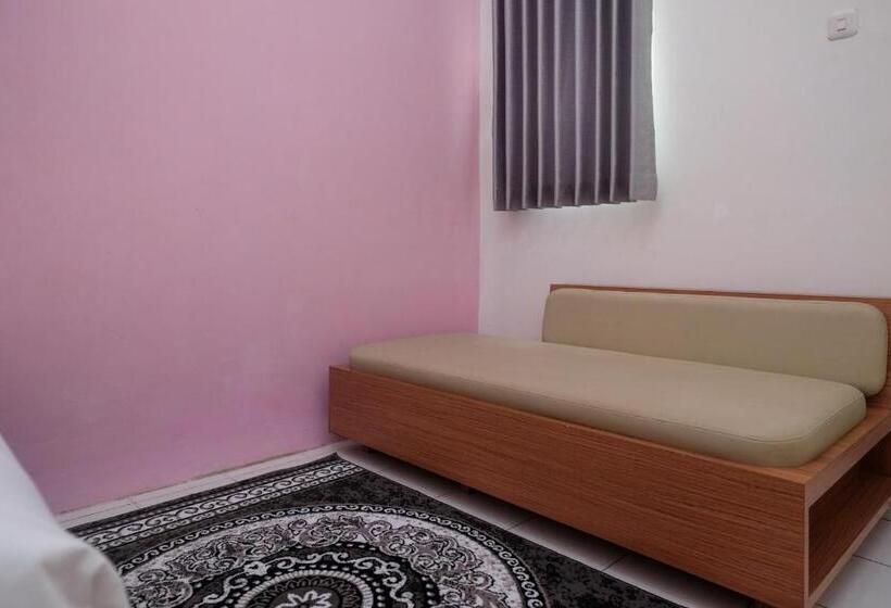 בית מלון כפרי Reddoorz Syariah Near Kampus Unsoed Purwokerto