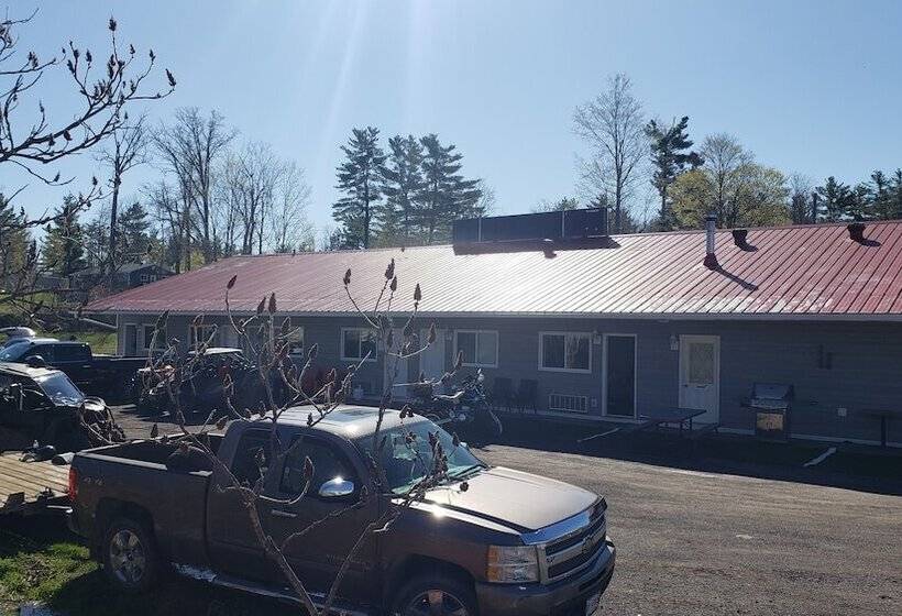 汽车旅馆  Calabogie Motor Inn