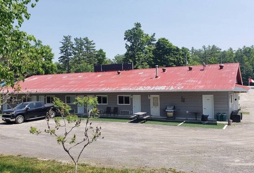 汽车旅馆  Calabogie Motor Inn