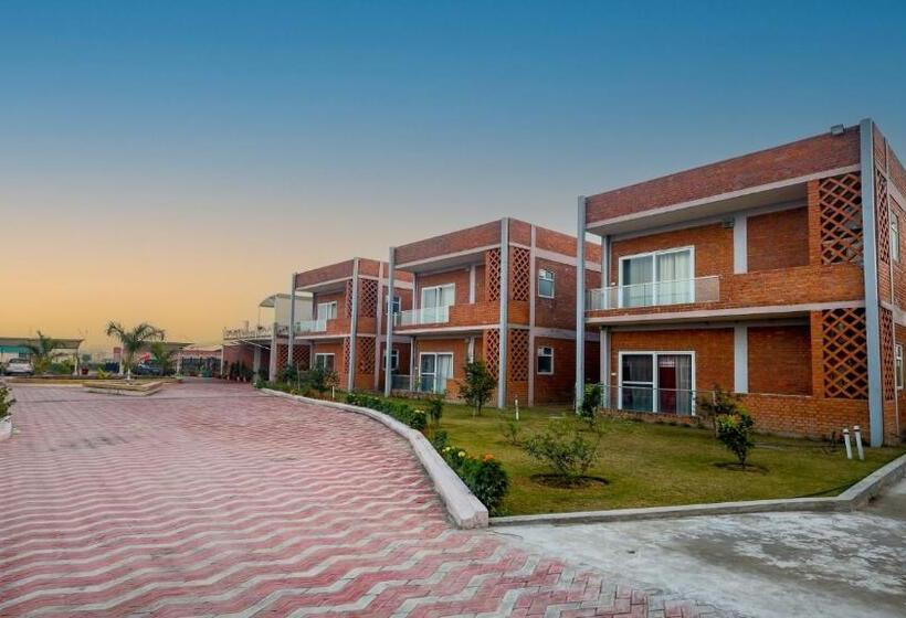 ホテル Innbox Farmstay   Rajpura Punjab