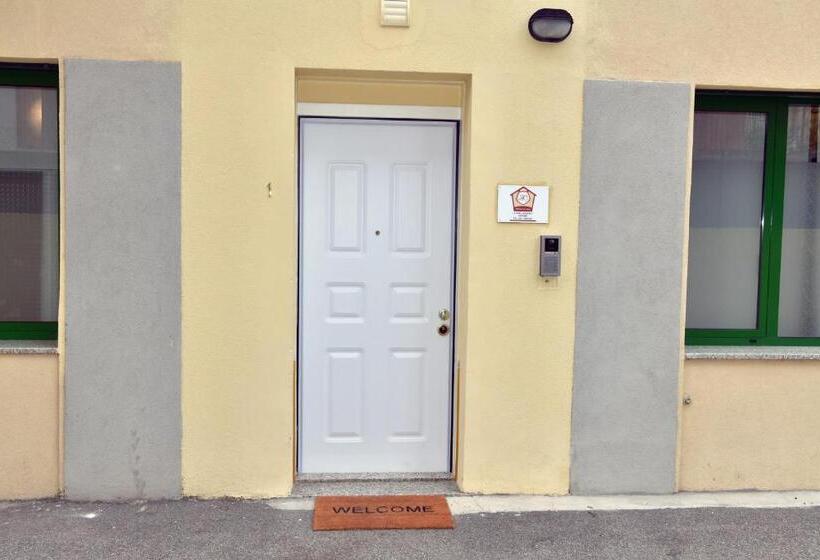 بنسيون A San Lazzaro Rooms