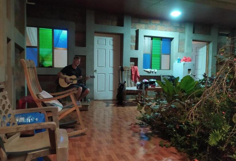 پانسیون Rustic House Hostel