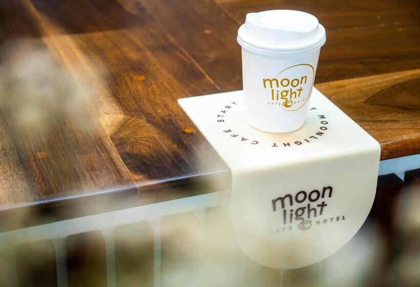 هتل Moonlight Cafe And