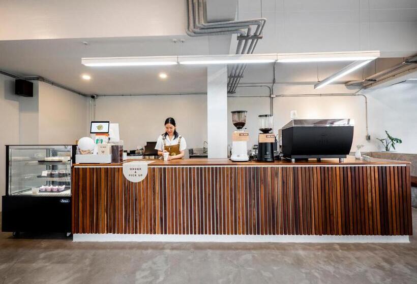 هتل Moonlight Cafe And