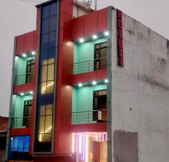 ホテル Oyo 70355  Shaurya