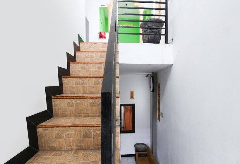 فندق Spot On 91935 Hellena Guesthouse