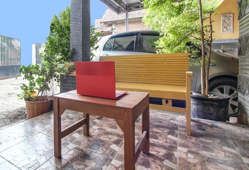 فندق Spot On 91935 Hellena Guesthouse