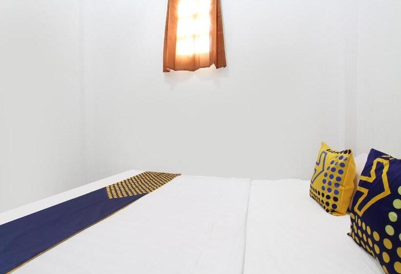 فندق Spot On 91935 Hellena Guesthouse
