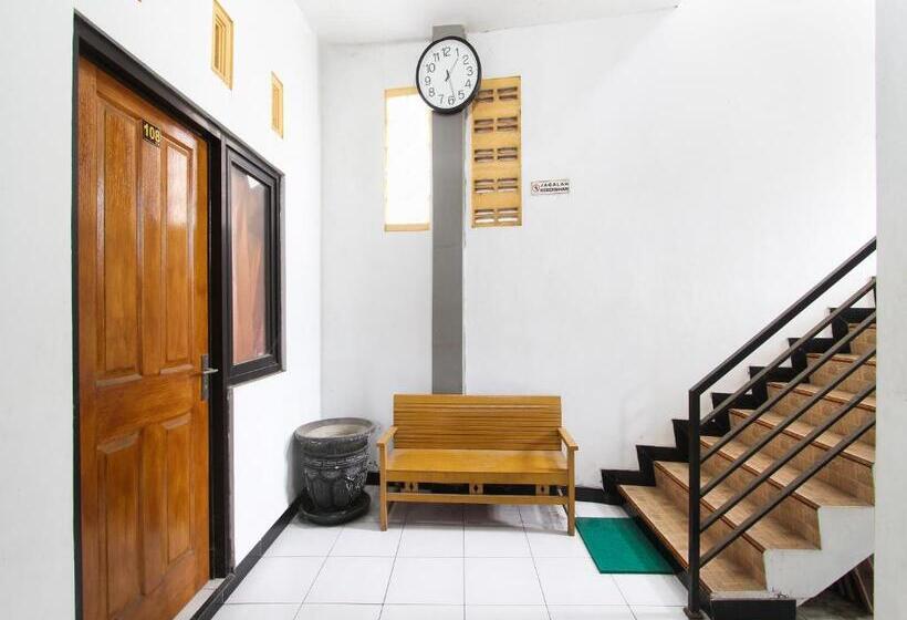 فندق Spot On 91935 Hellena Guesthouse