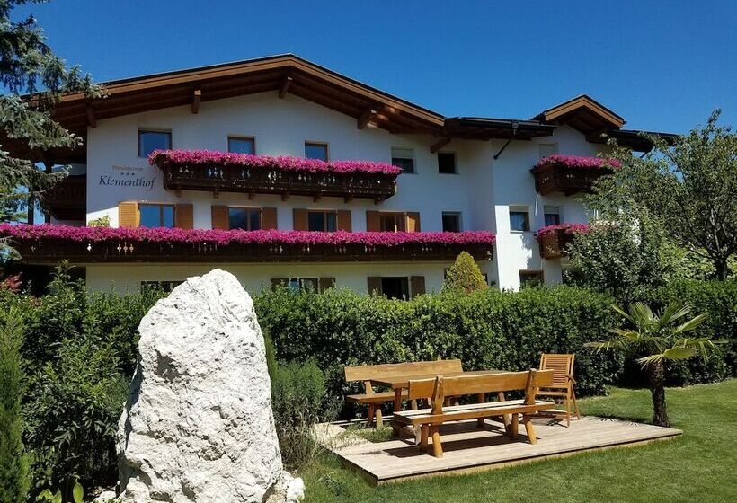 Bed and Breakfast Beautiful Residence Klementhof With Garden And A Seasonal Outdoor Pool