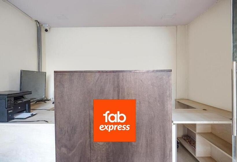 فندق Fabexpress Surya