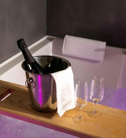 Отель Minamina, Chambre Avec Jacuzzi Privatif