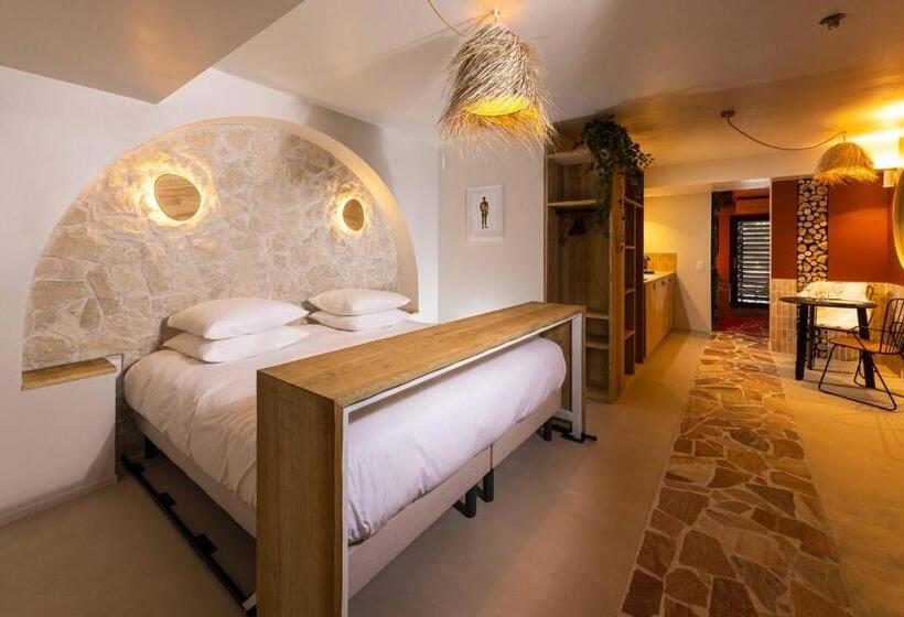 Отель Minamina, Chambre Avec Jacuzzi Privatif