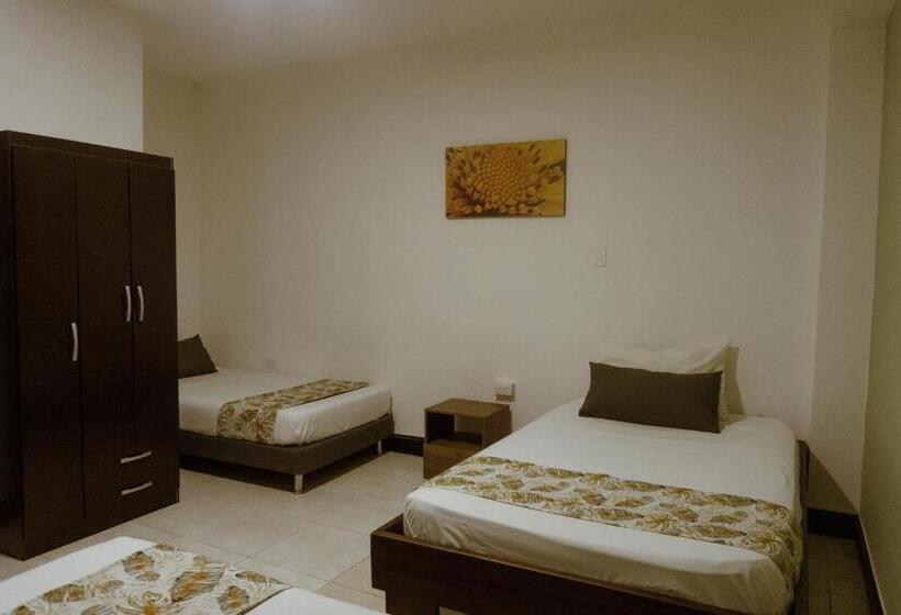 هتل Tuki Hostel & Lounge