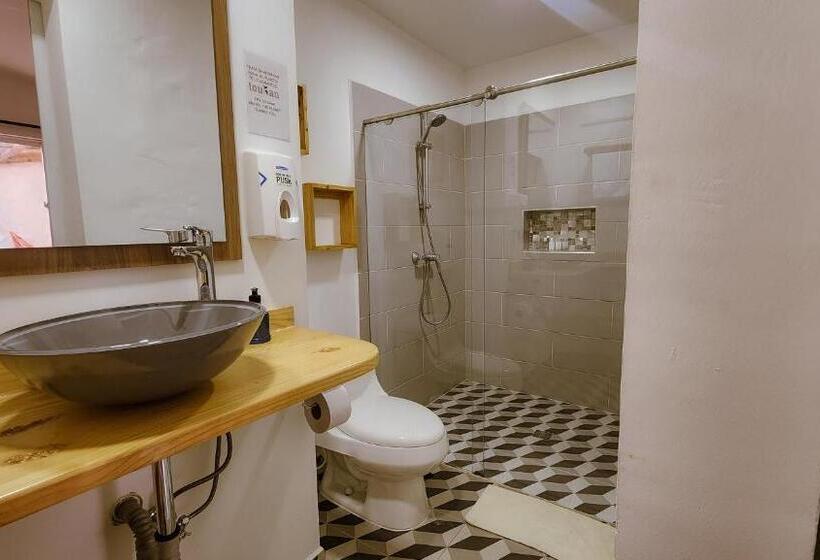 هتل Tuki Hostel & Lounge