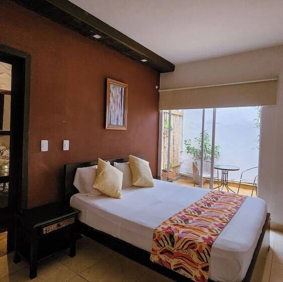 هتل Tuki Hostel & Lounge