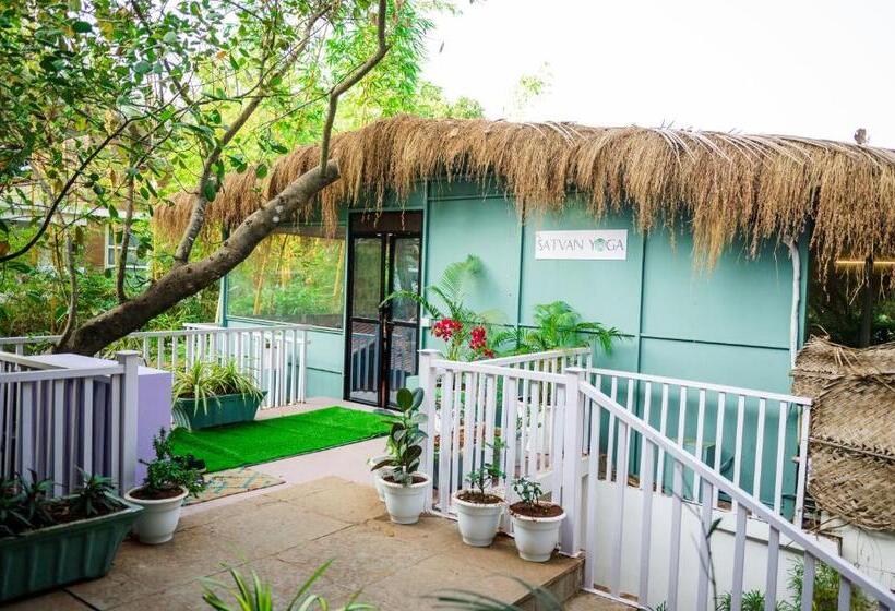 Kayaniv Resort