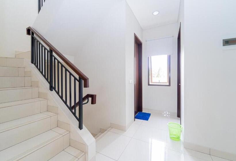فندق صغير Apik Kamila Bsd