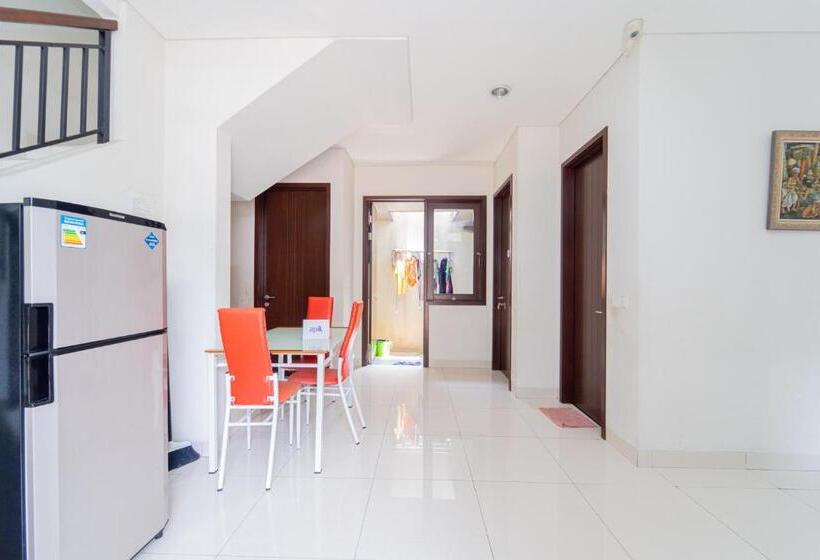 فندق صغير Apik Kamila Bsd