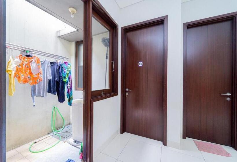 فندق صغير Apik Kamila Bsd