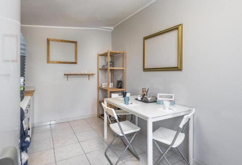 تختخواب و صبحانه Travelershome Ciampino 170 Station Street