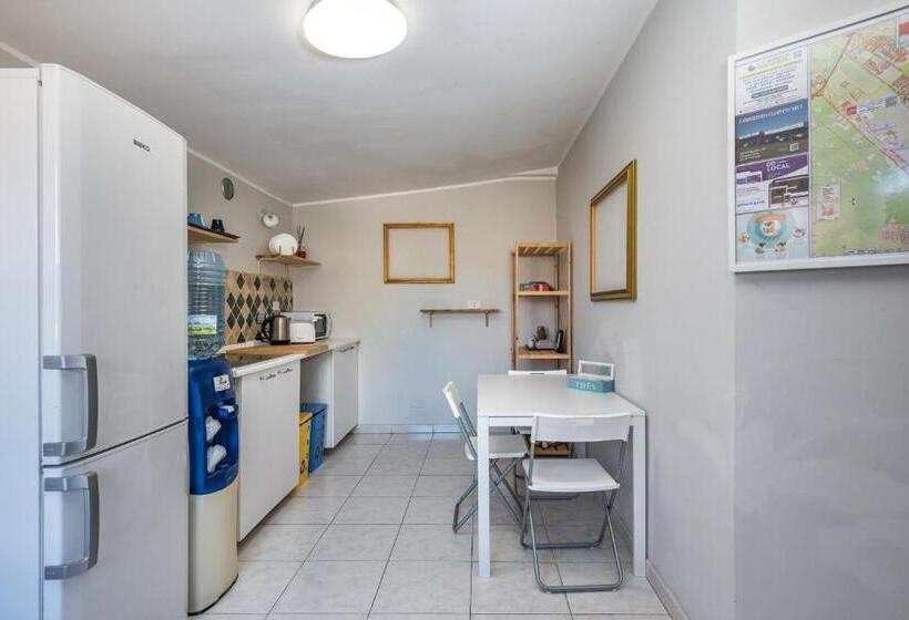 تختخواب و صبحانه Travelershome Ciampino 170 Station Street
