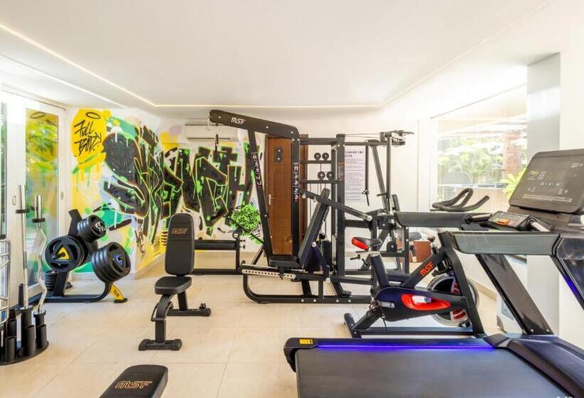 هتل Artistry Suites