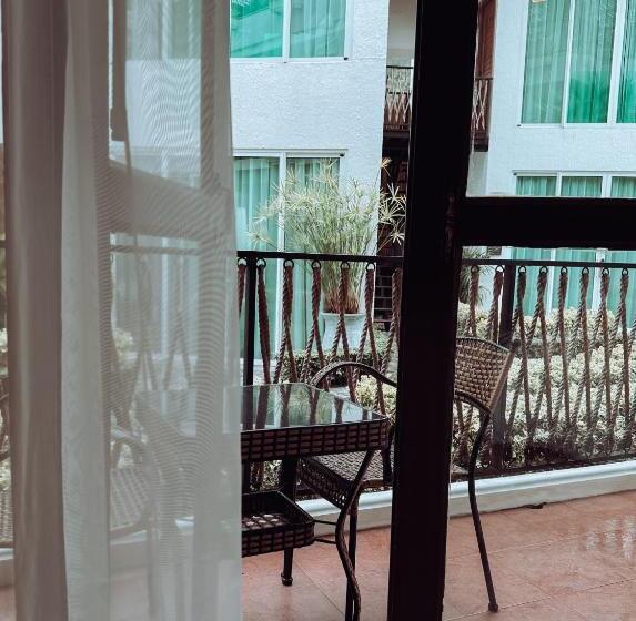 هتل Vannee Golden Sands Beachfront Resort