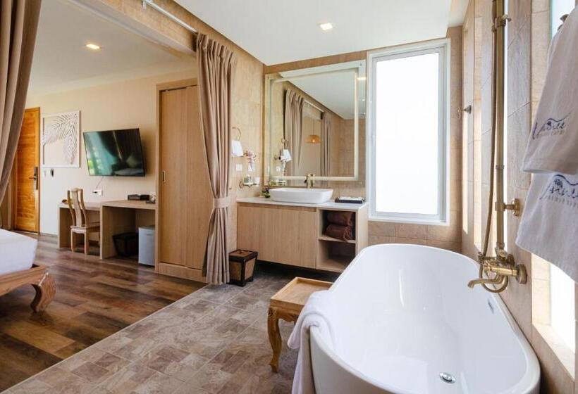 هتل Vannee Golden Sands Beachfront Resort