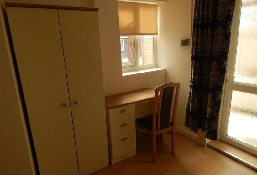 ペンション Modern, Well Located En Suite Rooms With Parking & All Facilities
