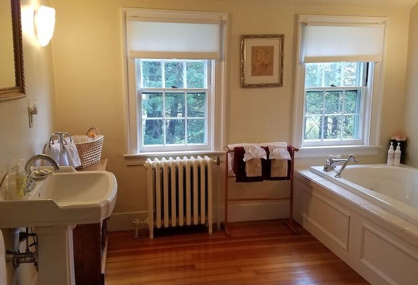 Bed and Breakfast Centennial House