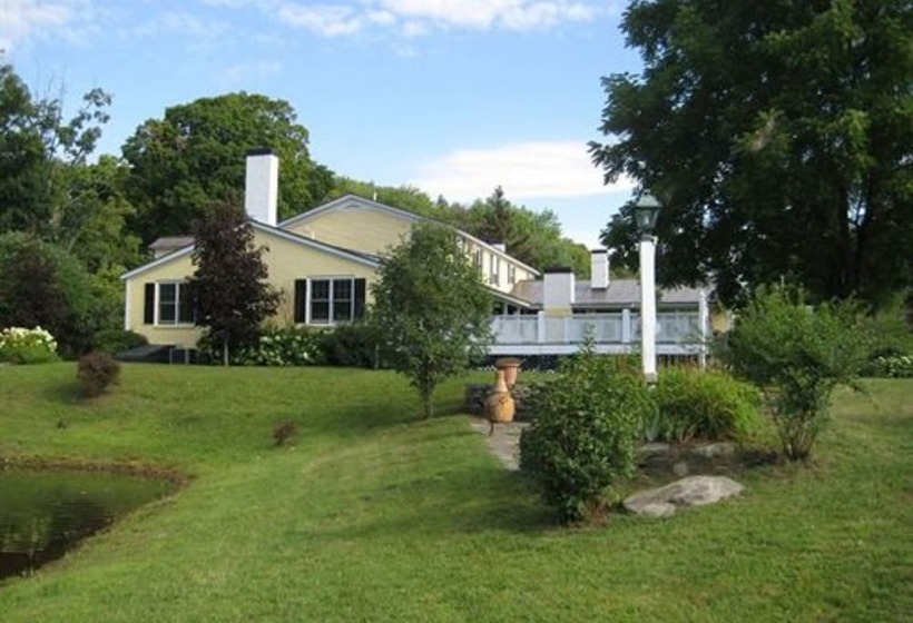مبيت وإفطار Inn At Clearwater Pond