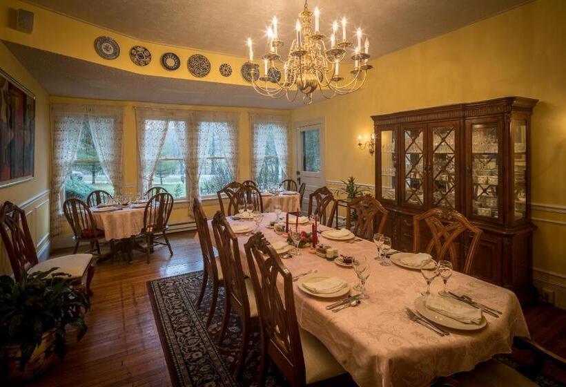 צימר Taylor House Inn