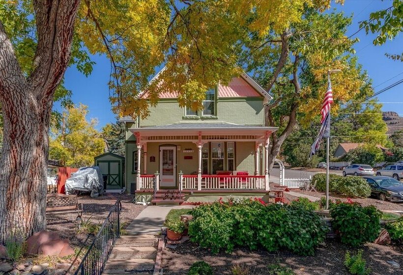 Bed and Breakfast The Silk Pincushion