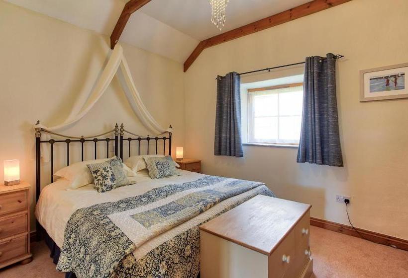 צימר Tregolls Farm Bed&Breakfast