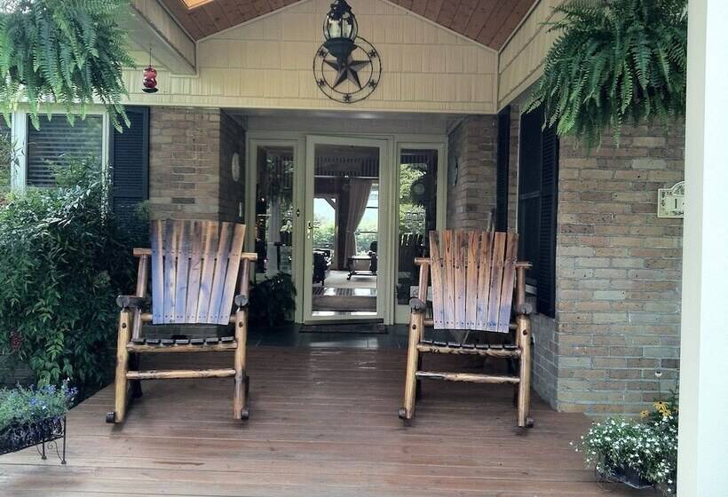 Brookside Mountain Mist Inn B&b