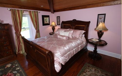 Chestnut Hill Bed & Breakfast