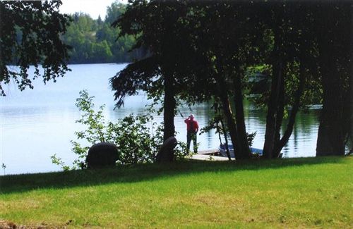 مبيت وإفطار Daniels Lake Lodge Cabins