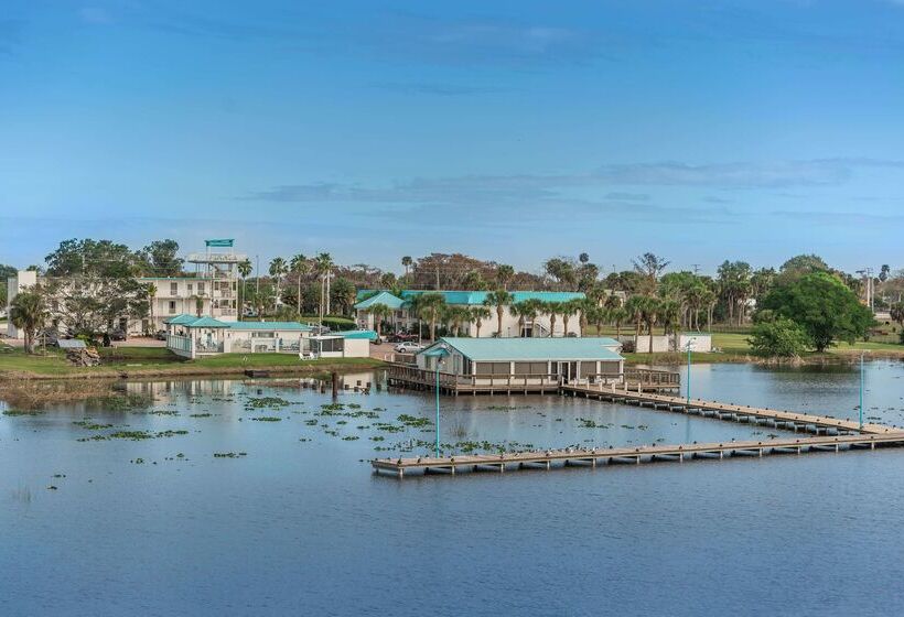 فندق Days Inn & Suites By Wyndham Lake Okeechobee