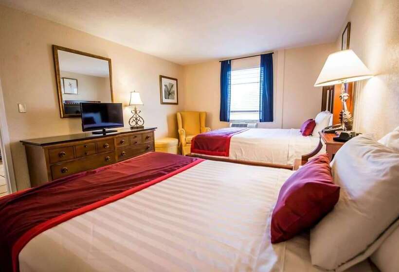فندق Days Inn & Suites By Wyndham Lake Okeechobee