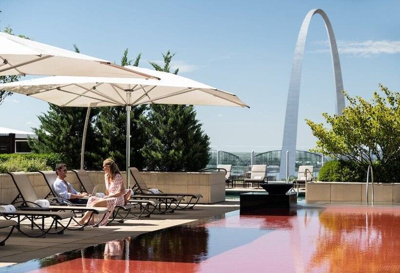 هتل Four Seasons  St Louis