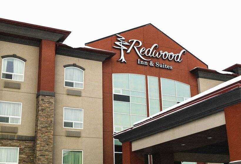 בית מלון כפרי Redwood Inn & Suites