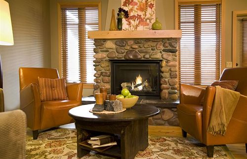 בית מלון כפרי Rundle Cliffs Lodge By Spring Creek Vacations