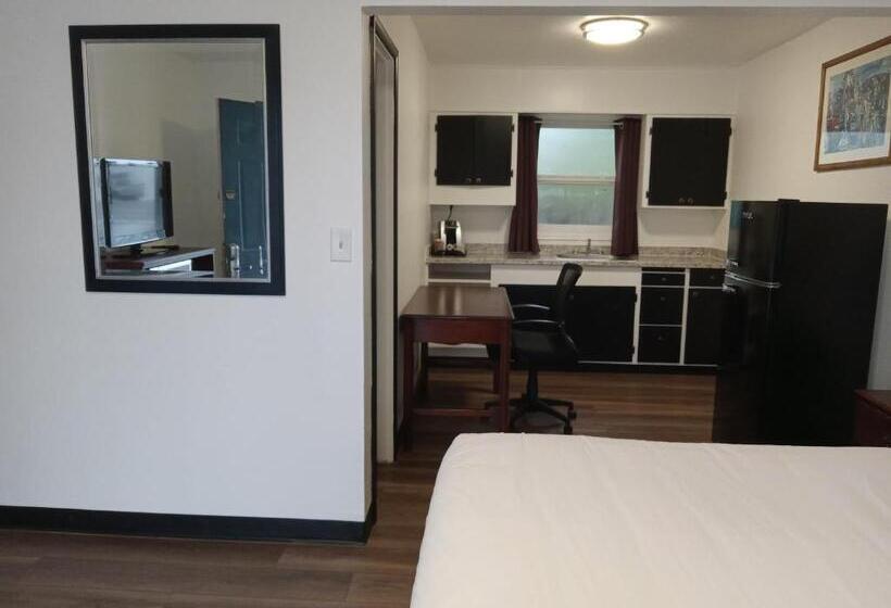 فندق على الطريق Blue Coast Inn & Suites